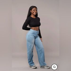 Small FitJeans, loose style in color Arctic Light Blue.